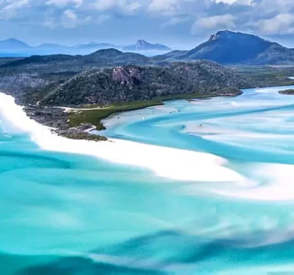 Activities and attractions at Whitehaven Beach