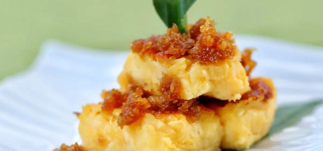 Colenak Manis Lezat dengan Saus Kelapa dan Gula Aren