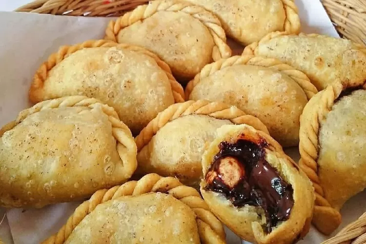 pastel-pisang-coklat-camilan-lezat-dengan-sensasimanis