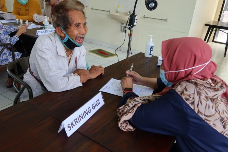 Cek Kesehatan Lansia