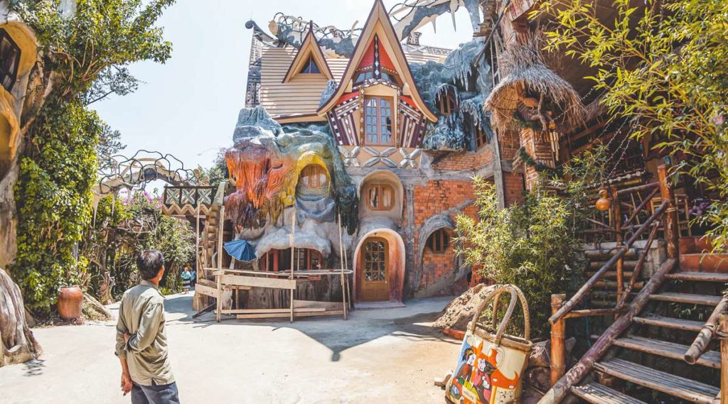 Arsitektur Crazy House Dalat yang Menentang Hukum Logika